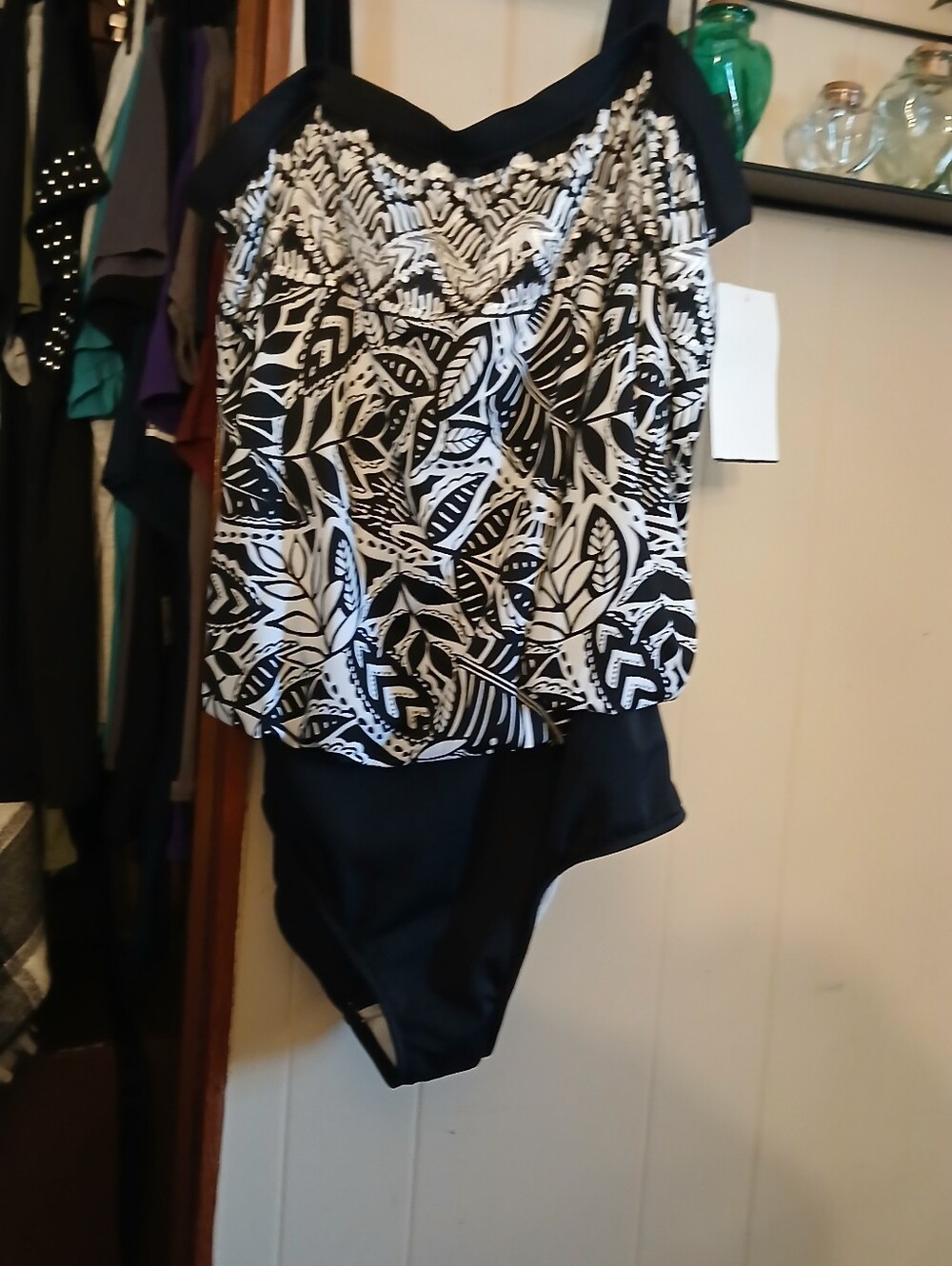 Black & White Leaf Print One-Piece Swimsuit